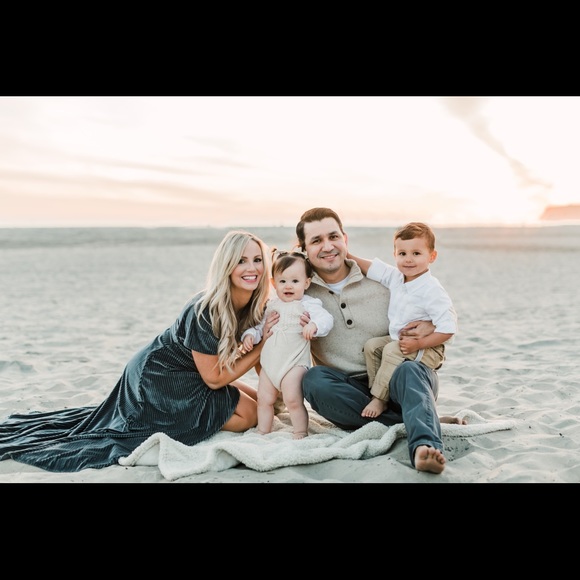 Hello! Welcome to my closet!😊 - Picture 10 of 15